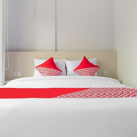 Super Oyo 3150 Theodore Homestay Medan Exterior photo