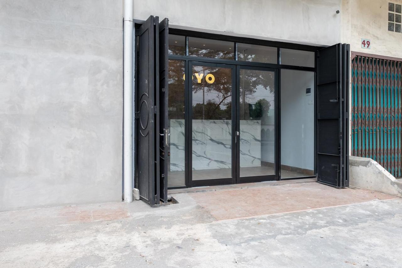 Super Oyo 3150 Theodore Homestay Medan Exterior photo