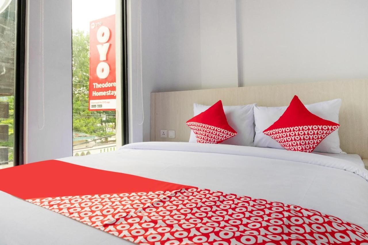 Super Oyo 3150 Theodore Homestay Medan Exterior photo